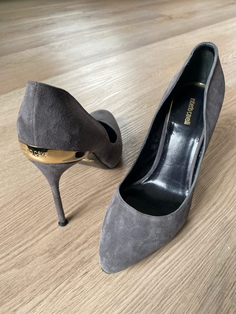 Roberto Cavalli Suede Pointed Toe Pumps Gray Gold Heel Detail Made in Italy